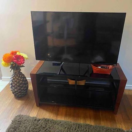Beautiful Two Bedroom Apartment. Calgary Zewnętrze zdjęcie