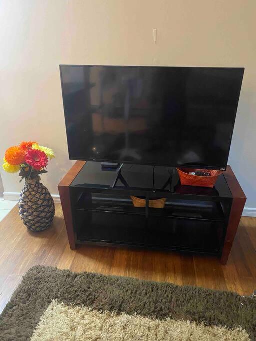 Beautiful Two Bedroom Apartment. Calgary Zewnętrze zdjęcie