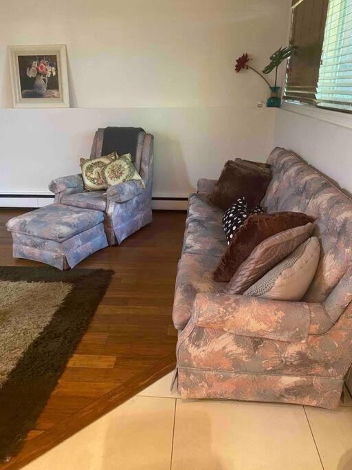 Beautiful Two Bedroom Apartment. Calgary Zewnętrze zdjęcie